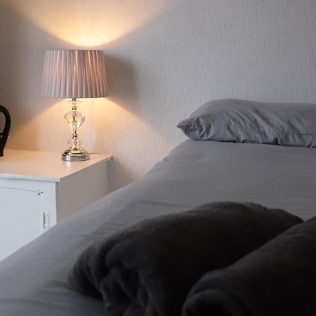 Kop View Hotel Ливърпул Екстериор снимка