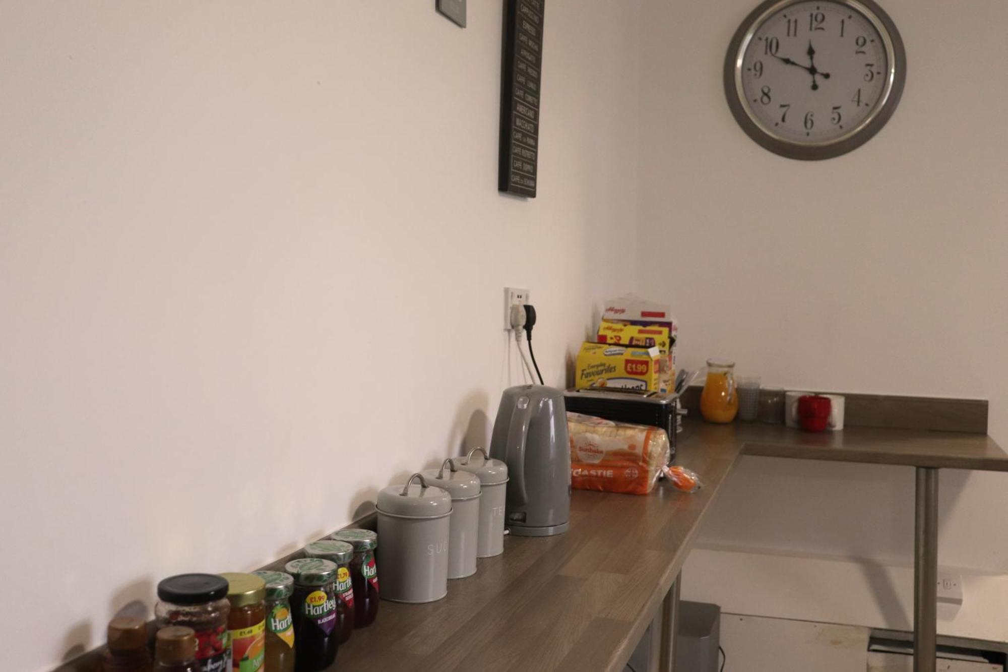 Kop View Hotel Ливърпул Екстериор снимка