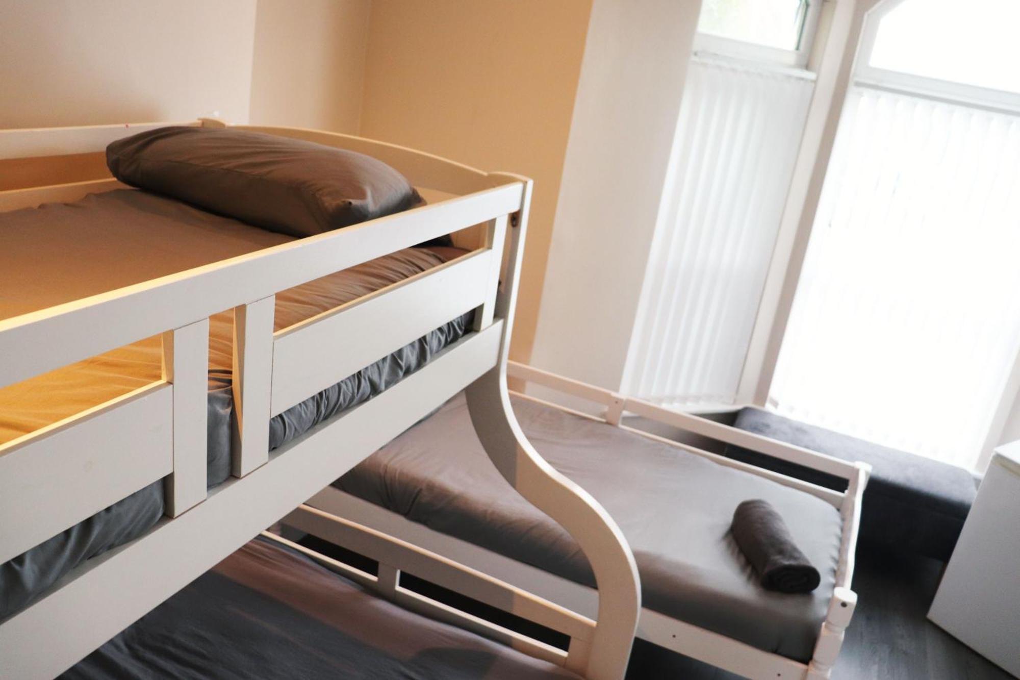 Kop View Hotel Ливърпул Екстериор снимка