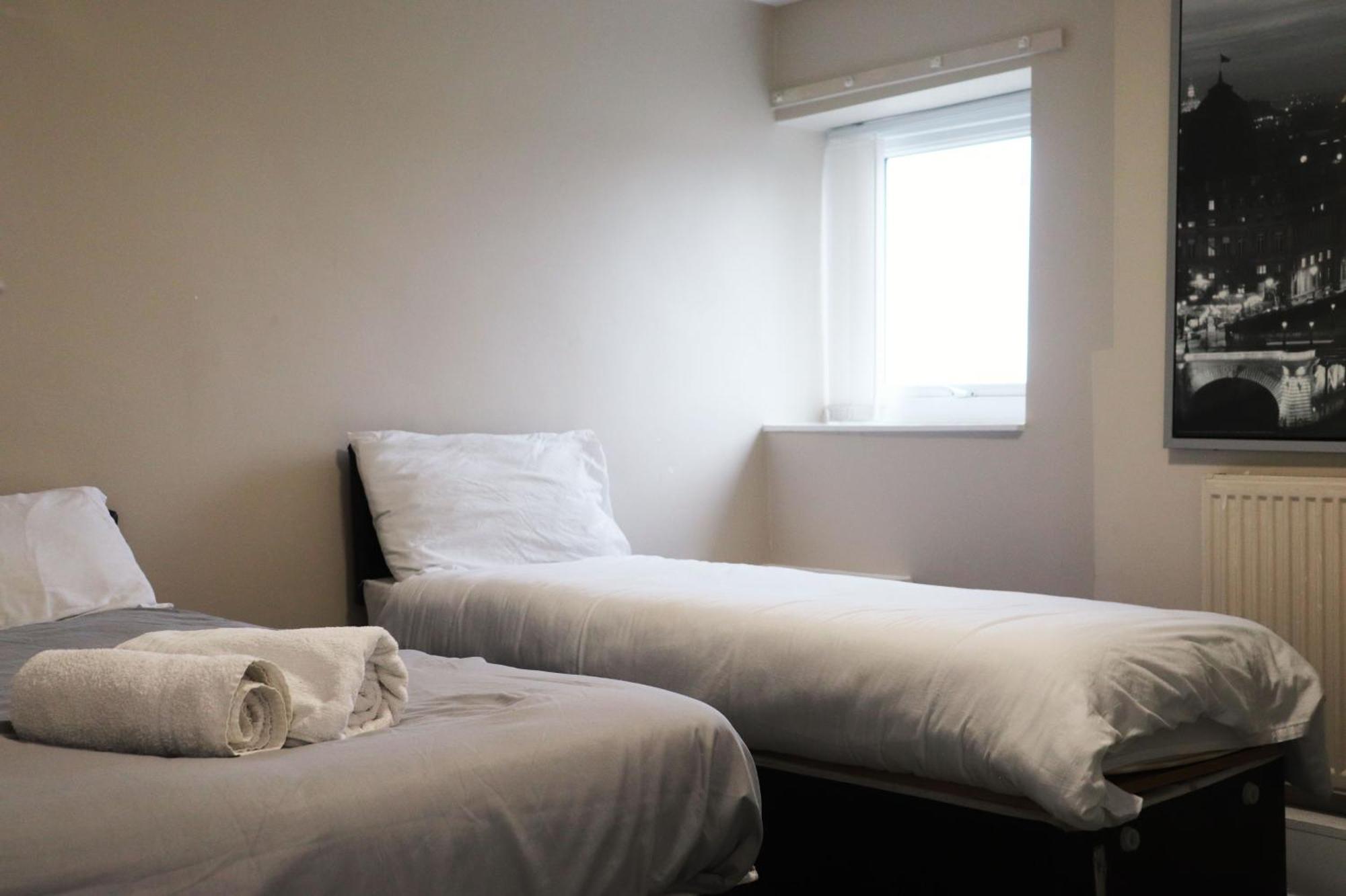 Kop View Hotel Ливърпул Екстериор снимка